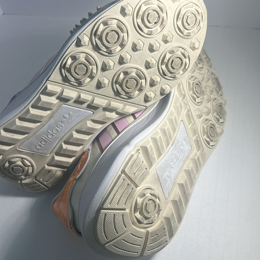 Adidas tennis shoes size 8.5 - Picture 6 of 7